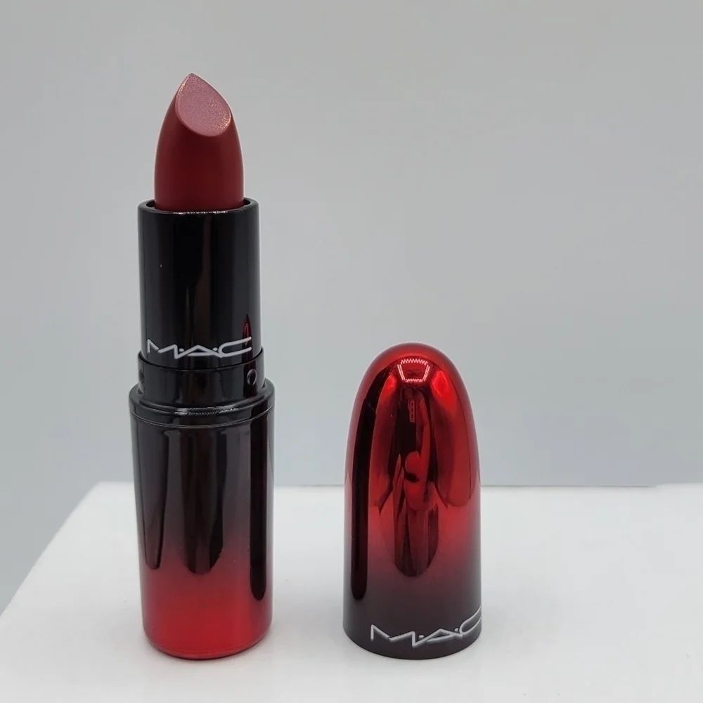MAC E for Effortless Love Me Lipstick 423